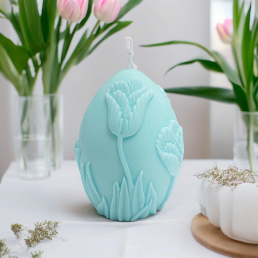 Blauwe Kaars in vorm ei met tulpen