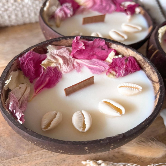 kaars in kokosnoot met monoi