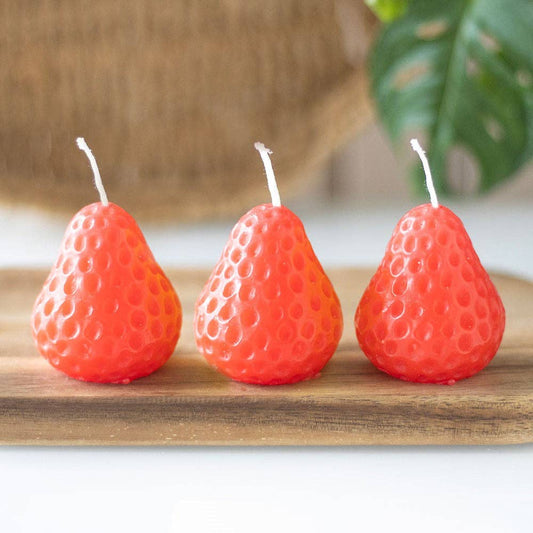 Set van 3 aardbeivormige kaarsjes – geurloze decoratieve fruitkaarsen, perfect om kleur en vrolijkheid toe te voegen aan je interieur.